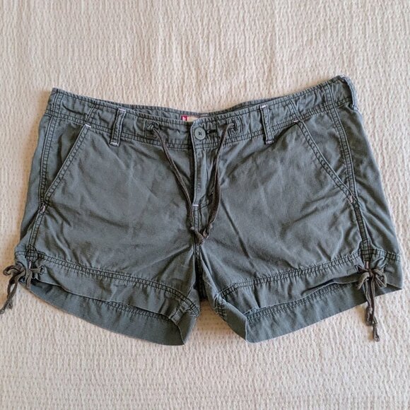 Levi's Special Edition Low Slouch Shorts - Picture 1 of 8